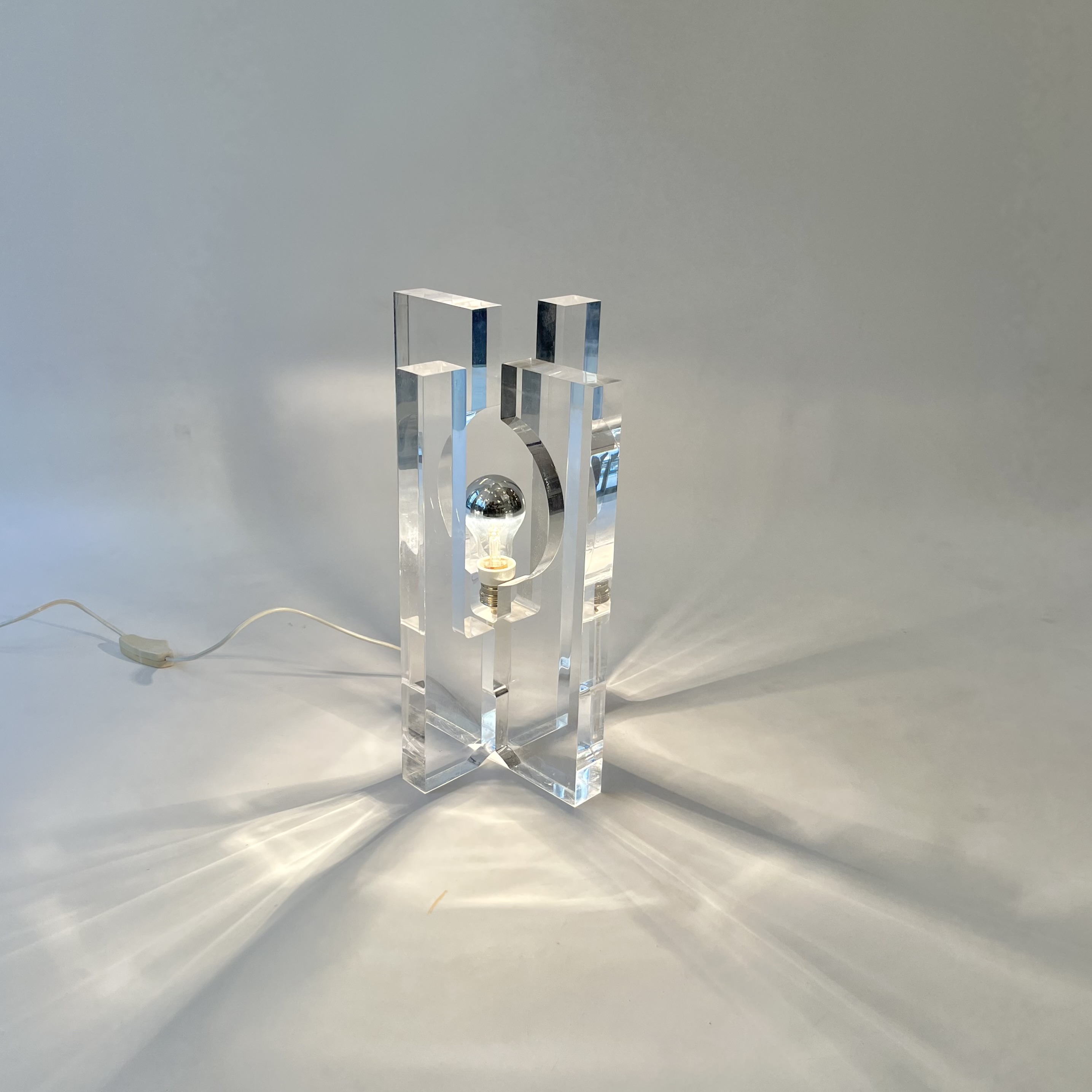 Lampe de table en Plexiglas