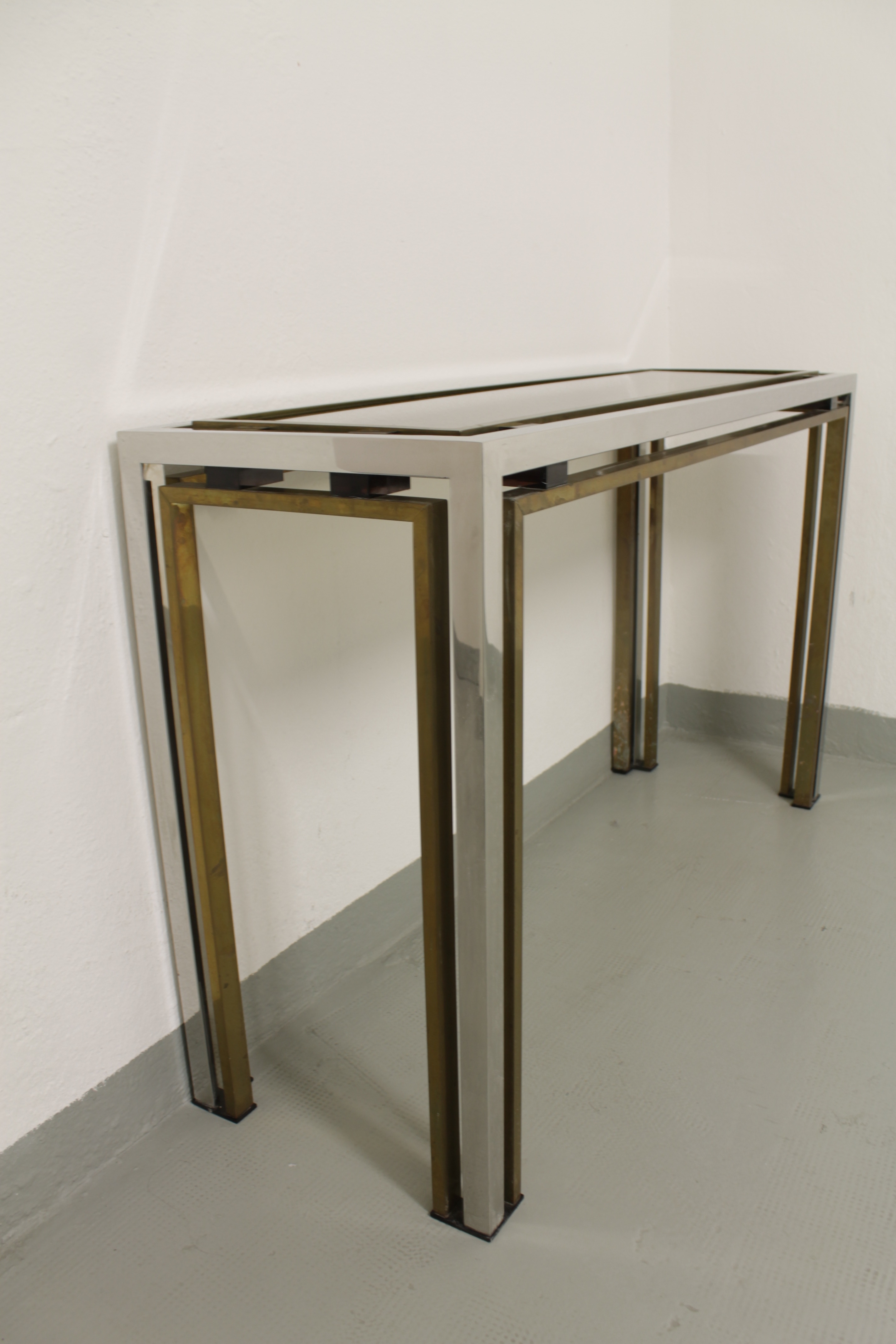 Romeo Rega Console