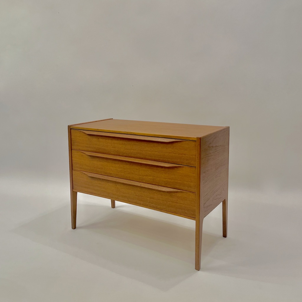 Petite commode en teck de Kai Kristiansen